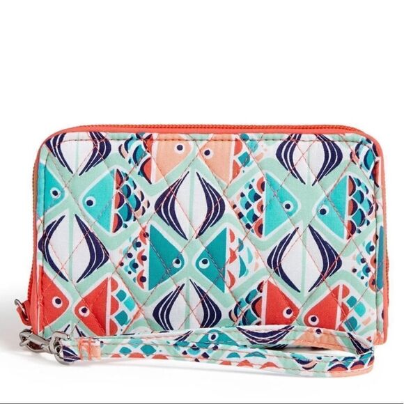 Vera Bradley RFID GRAB & Go Wristlet.  Go Fish - Picture 2 of 5